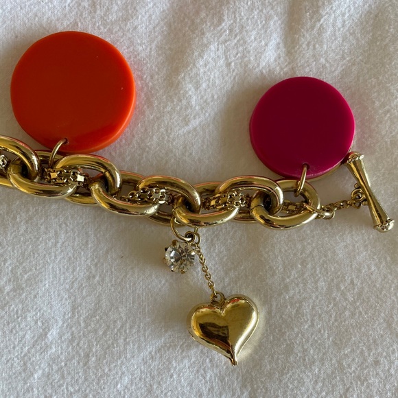 Betsy Johnson Gold Charm Bracelet NWT - Picture 7 of 9